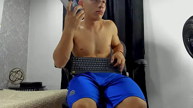 Snapshot of andrew_rose_ chatting on 03-07-25, 12:45 andrew rose online show from 03-07-25, 12:45