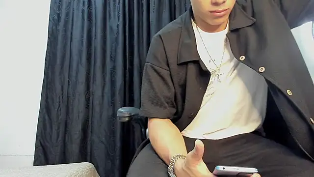 Snapshot of andrew_rose_ chatting on 03-19-25, 03:41 andrew rose online show from 03-19-25, 03:41