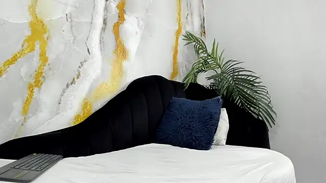 Snapshot of andrew_rose_ chatting on 09-30-25, 02:55 andrew rose online show from 09-30-25, 02:55