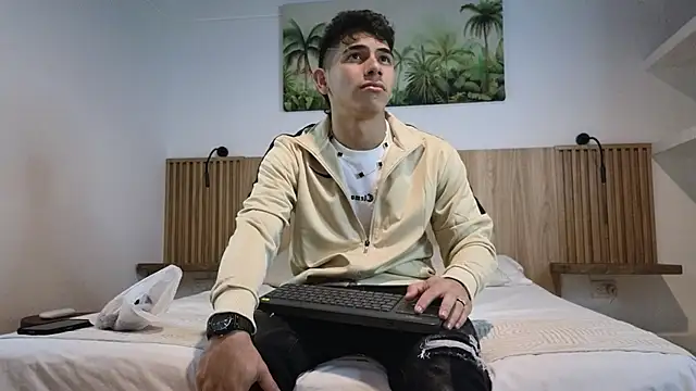 Snapshot of andrew_rose_ chatting on 10-24-25, 11:23 andrew rose online show from 10-24-25, 11:23