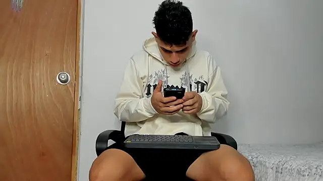 Snapshot of andrew_rose_ chatting on 11-24-25, 03:56 andrew rose online show from 11-24-25, 03:56