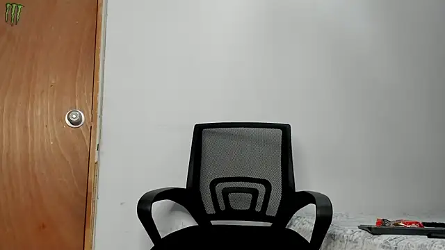 Snapshot of andrew_rose_ chatting on 11-28-25, 05:43 andrew rose online show from 11-28-25, 05:43