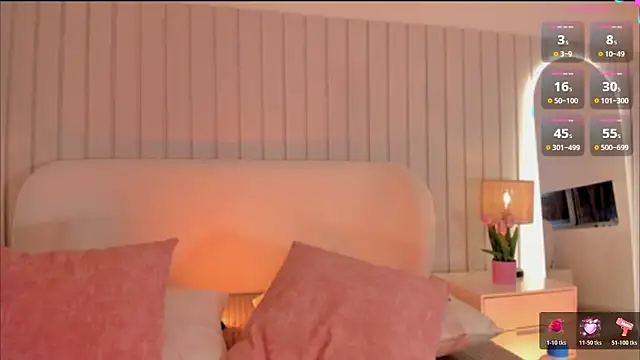 Snapshot of Megan-holly chatting on 05-19-26, 07:53 Megan-holly online show from 05-19-26, 07:53