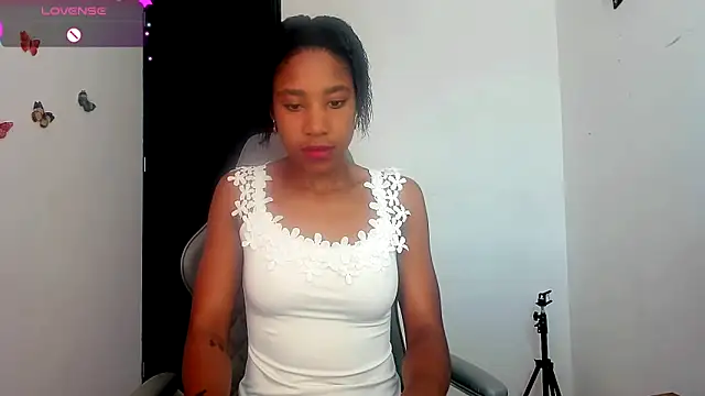 Snapshot of Nala_j8 chatting on 11-18-25, 02:32 Nala j8 online show from 11-18-25, 02:32