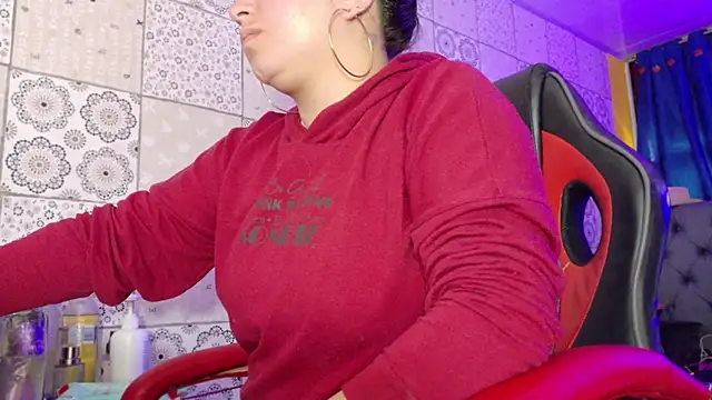 Snapshot of Lina23_ chatting on 10-15-25, 01:55 Lina23  online show from 10-15-25, 01:55