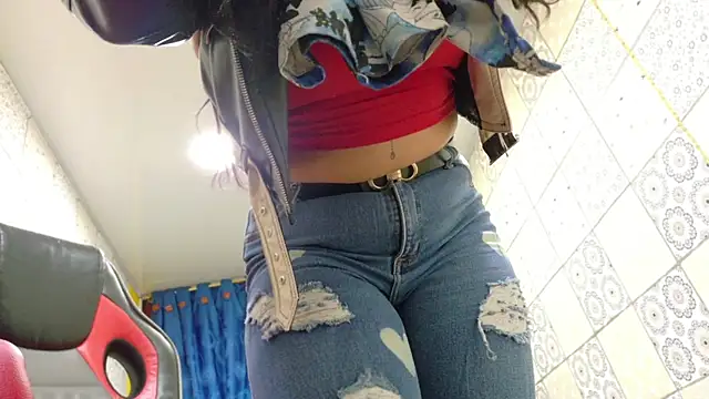 Snapshot of Lina23_ chatting on 10-16-25, 01:45 Lina23  online show from 10-16-25, 01:45