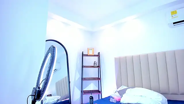 Snapshot of LindaRey_ chatting on 01-19-25, 04:14 LindaRey  online show from 01-19-25, 04:14