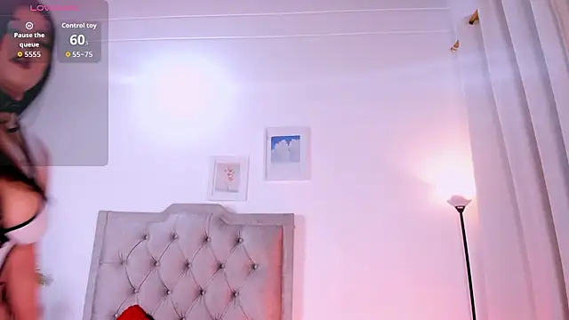 Snapshot of LindaRey_ chatting on 09-23-25, 04:59 LindaRey  online show from 09-23-25, 04:59