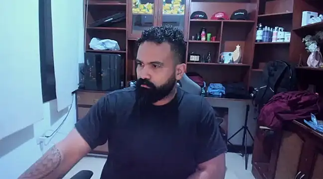 Snapshot of Drako_Argentii chatting on 12-15-24, 07:57 Drako Argentii online show from 12-15-24, 07:57