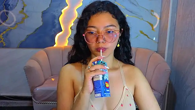 victoria castillo b online show from 04-24-26, 07:38