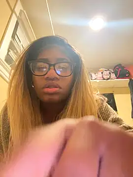 Snapshot of xDestineeXX chatting on 11-05-25, 09:31 xDestineeXX online show from 11-05-25, 09:31