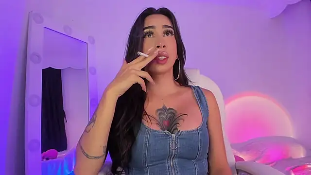 Snapshot of JulietaBomGV chatting on 12-15-24, 08:08 JulietaBomGV online show from 12-15-24, 08:08