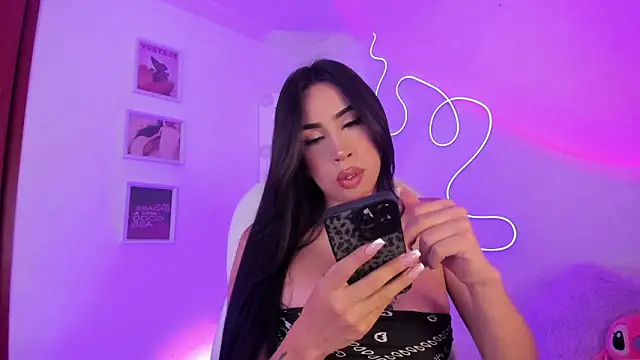 Snapshot of JulietaBomGV chatting on 03-02-25, 12:31 JulietaBomGV online show from 03-02-25, 12:31