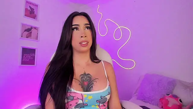 Snapshot of JulietaBomGV chatting on 03-15-25, 04:13 JulietaBomGV online show from 03-15-25, 04:13