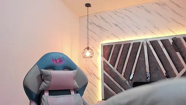 Emmapark  online show from 02-14-25, 01:02