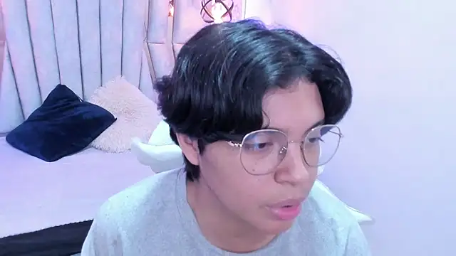 Emmapark  online show from 03-19-25, 02:46