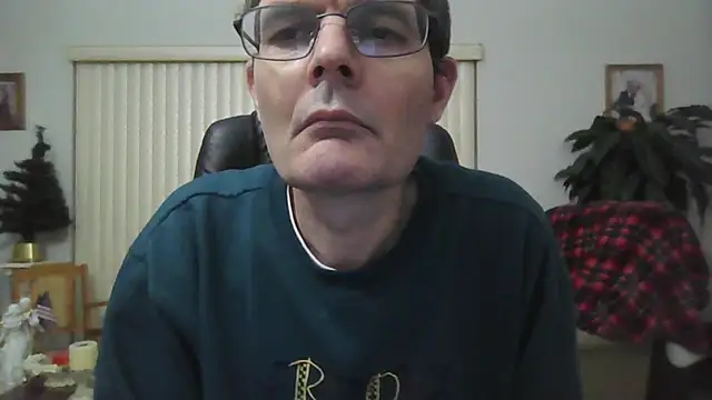 Snapshot of Copfiremen4566 chatting on 12-28-24, 03:04 Copfiremen4566 online show from 12-28-24, 03:04