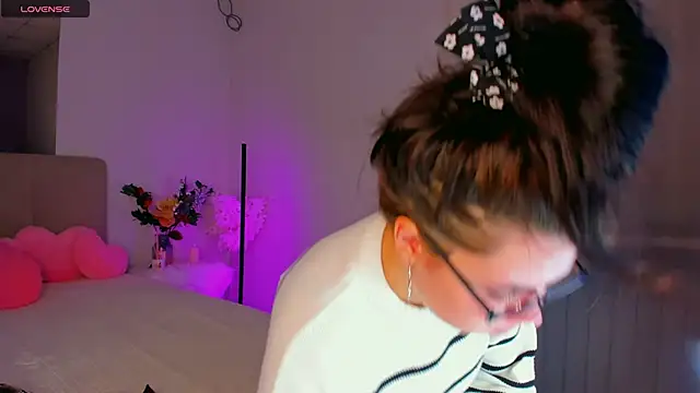 Snapshot of SelenaaSky chatting on 12-18-24, 07:52 SelenaaSky online show from 12-18-24, 07:52