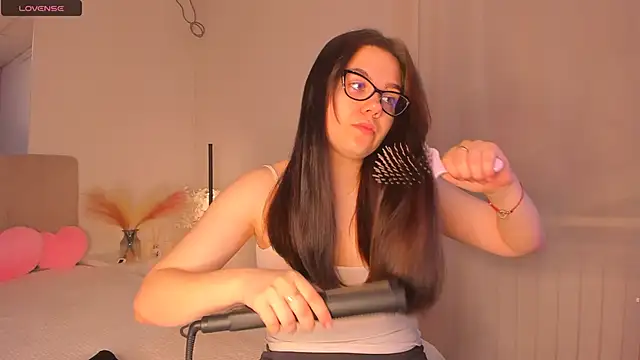 Snapshot of SelenaaSky chatting on 01-31-25, 01:45 SelenaaSky online show from 01-31-25, 01:45