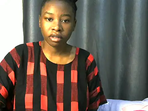 Snapshot of Novah_ chatting on 06-17-26, 01:19 Novah online show from 06-17-26, 01:19