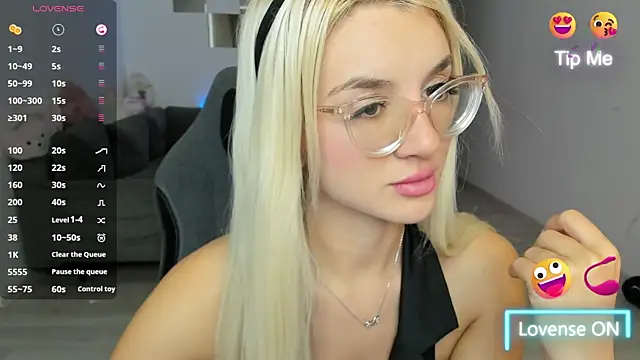 LovelyBianca online show from 10-18-25, 08:53