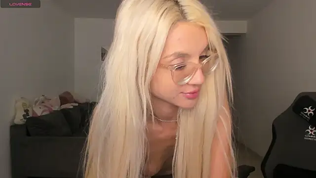 LovelyBianca online show from 04-28-26, 02:27