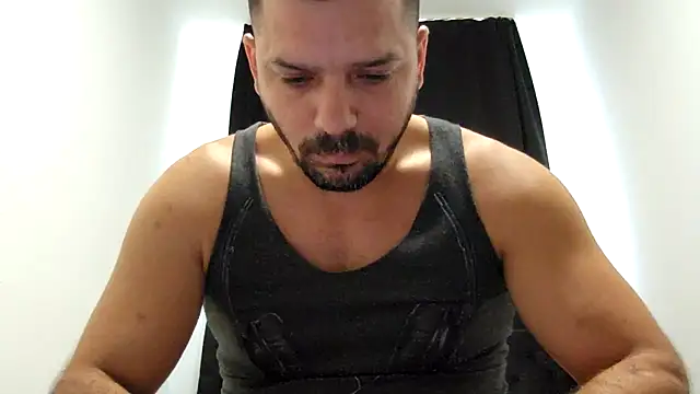 Snapshot of Mitzatb4u chatting on 09-13-25, 08:14 Mitzatb4u online show from 09-13-25, 08:14