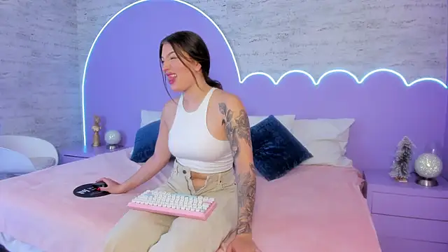 Giaa Ross online show from 12-20-25, 07:32