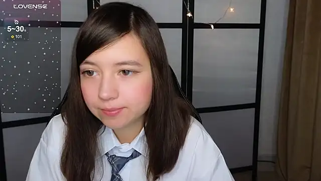 Snapshot of Lina_Brownie chatting on 10-28-25, 01:31 Lina Brownie online show from 10-28-25, 01:31