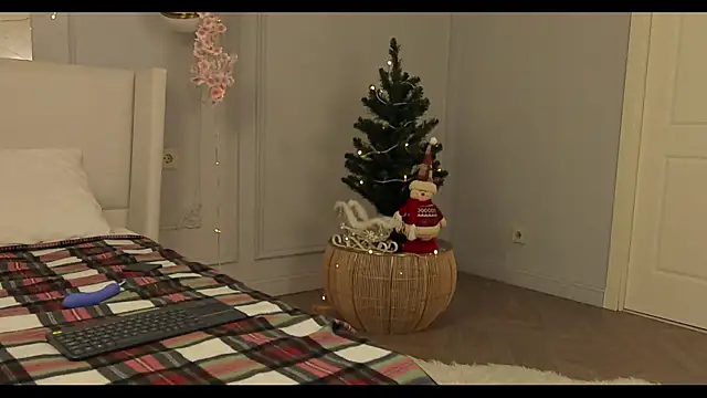 Miley Smile online show from 12-21-24, 08:28