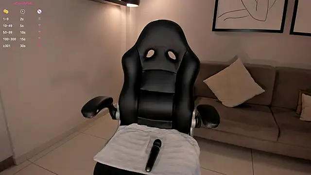 CharlotteCox  online show from 01-21-25, 01:54