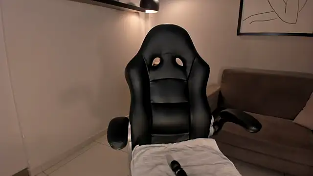 CharlotteCox  online show from 01-21-25, 05:09