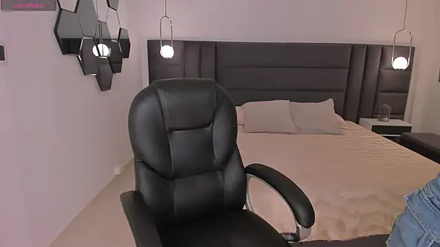 AlyssaDean online show from 11-12-25, 11:54