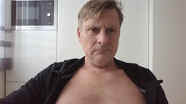 Snapshot of johnnym1 chatting on 01-13-26, 01:16 johnnym1 online show from 01-13-26, 01:16