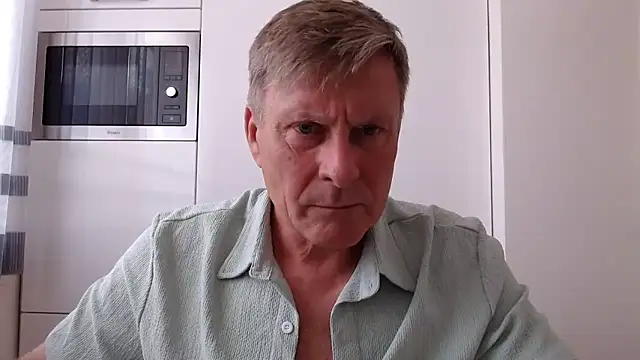 Snapshot of johnnym1 chatting on 04-08-26, 11:10 johnnym1 online show from 04-08-26, 11:10