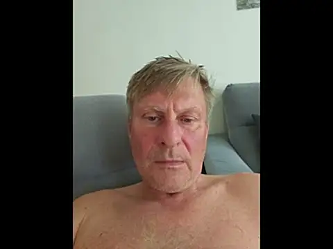 Snapshot of johnnym1 chatting on 04-28-26, 02:33 johnnym1 online show from 04-28-26, 02:33