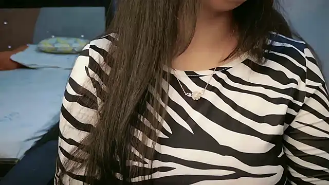 Snapshot of Spice-Summi chatting on 11-15-25, 12:02 Spice-Summi online show from 11-15-25, 12:02