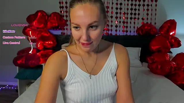 Snapshot of Kelly_Hardy chatting on 02-15-25, 12:04 Kelly Hardy online show from 02-15-25, 12:04