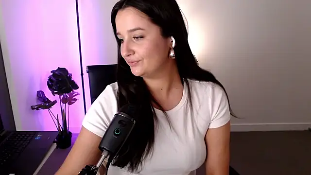 Snapshot of Lenas_Room chatting on 10-03-25, 11:51 Lenas Room online show from 10-03-25, 11:51