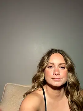 Snapshot of Sophie_Raegan chatting on 11-11-25, 07:52 Sophie Raegan online show from 11-11-25, 07:52