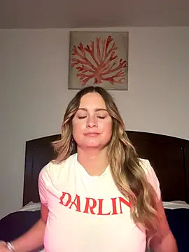 Snapshot of Sophie_Raegan chatting on 12-02-25, 02:34 Sophie Raegan online show from 12-02-25, 02:34