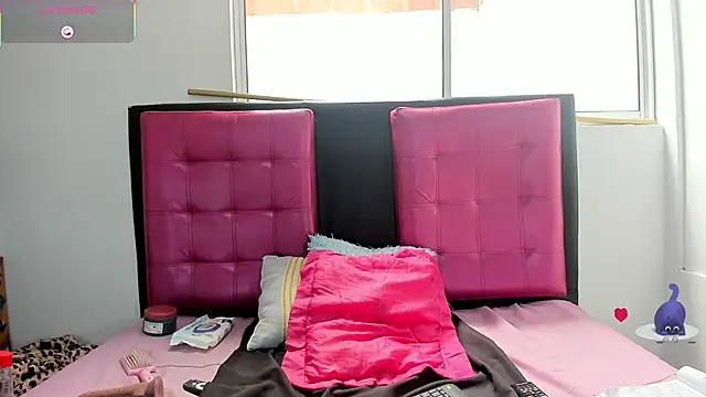 Snapshot of AlanaLars chatting on 02-02-26, 06:17 AlanaLars online show from 02-02-26, 06:17