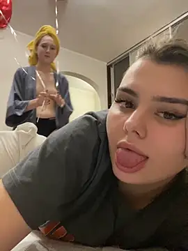 Snapshot of NikaMur chatting on 03-01-25, 03:27 NikaMur online show from 03-01-25, 03:27