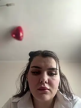 Snapshot of NikaMur chatting on 03-09-25, 03:32 NikaMur online show from 03-09-25, 03:32