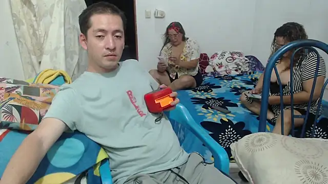 Snapshot of mademooms chatting on 09-28-25, 04:07 mademooms online show from 09-28-25, 04:07