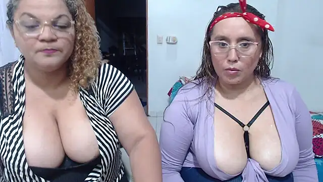 Snapshot of mademooms chatting on 10-09-25, 12:30 mademooms online show from 10-09-25, 12:30