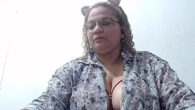 Snapshot of mademooms chatting on 11-26-25, 02:45 mademooms online show from 11-26-25, 02:45