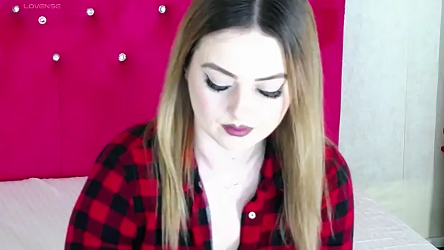 Snapshot of Erryka chatting on 02-25-25, 05:19 Erryka online show from 02-25-25, 05:19