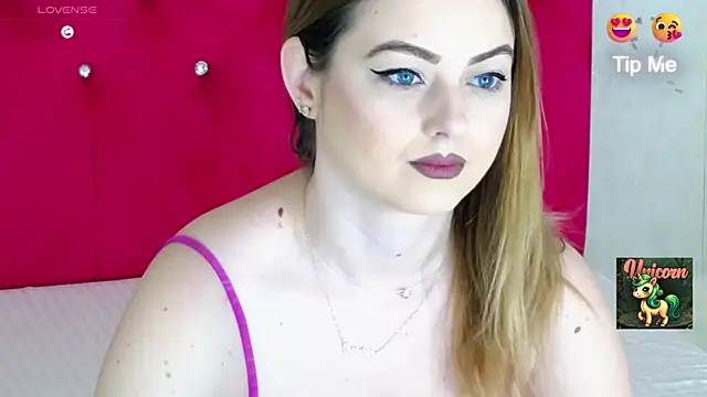 Snapshot of Erryka chatting on 03-10-25, 05:22 Erryka online show from 03-10-25, 05:22