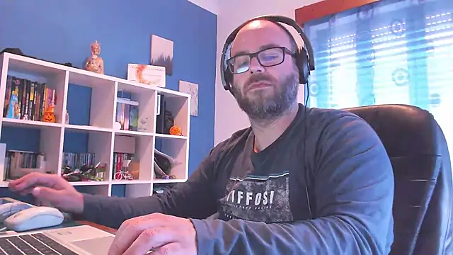 ravingr4d4 online show from 03-18-25, 03:21